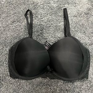 Victoria’s Secret Dream Angels smooth with lace Bra. Size 34DD black